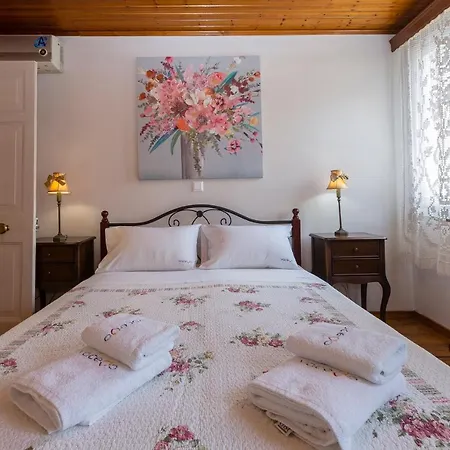 Townhall Nest * Corfu (city)