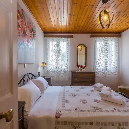 Townhall Nest Corfu (city)