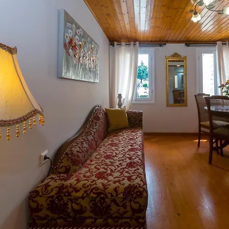 Townhall Nest Daire Korfu